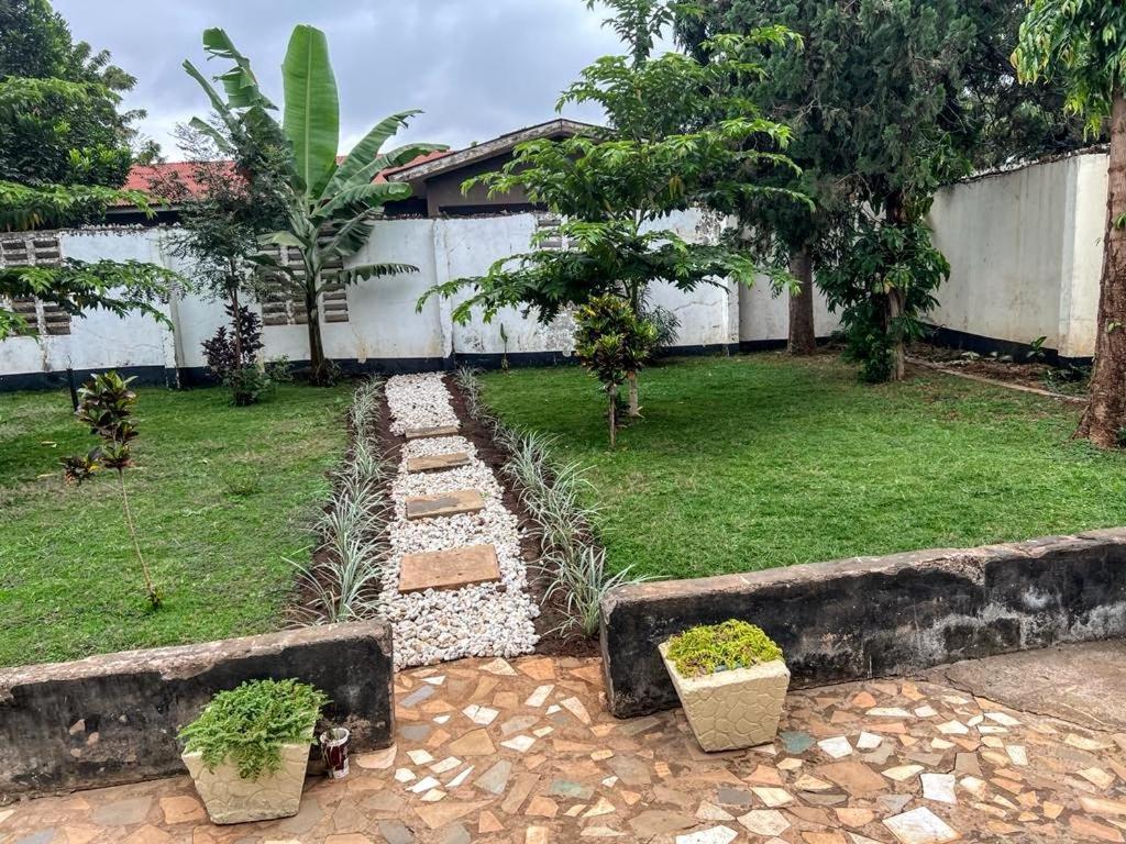 The Lion King Homestay Moshi Luaran gambar