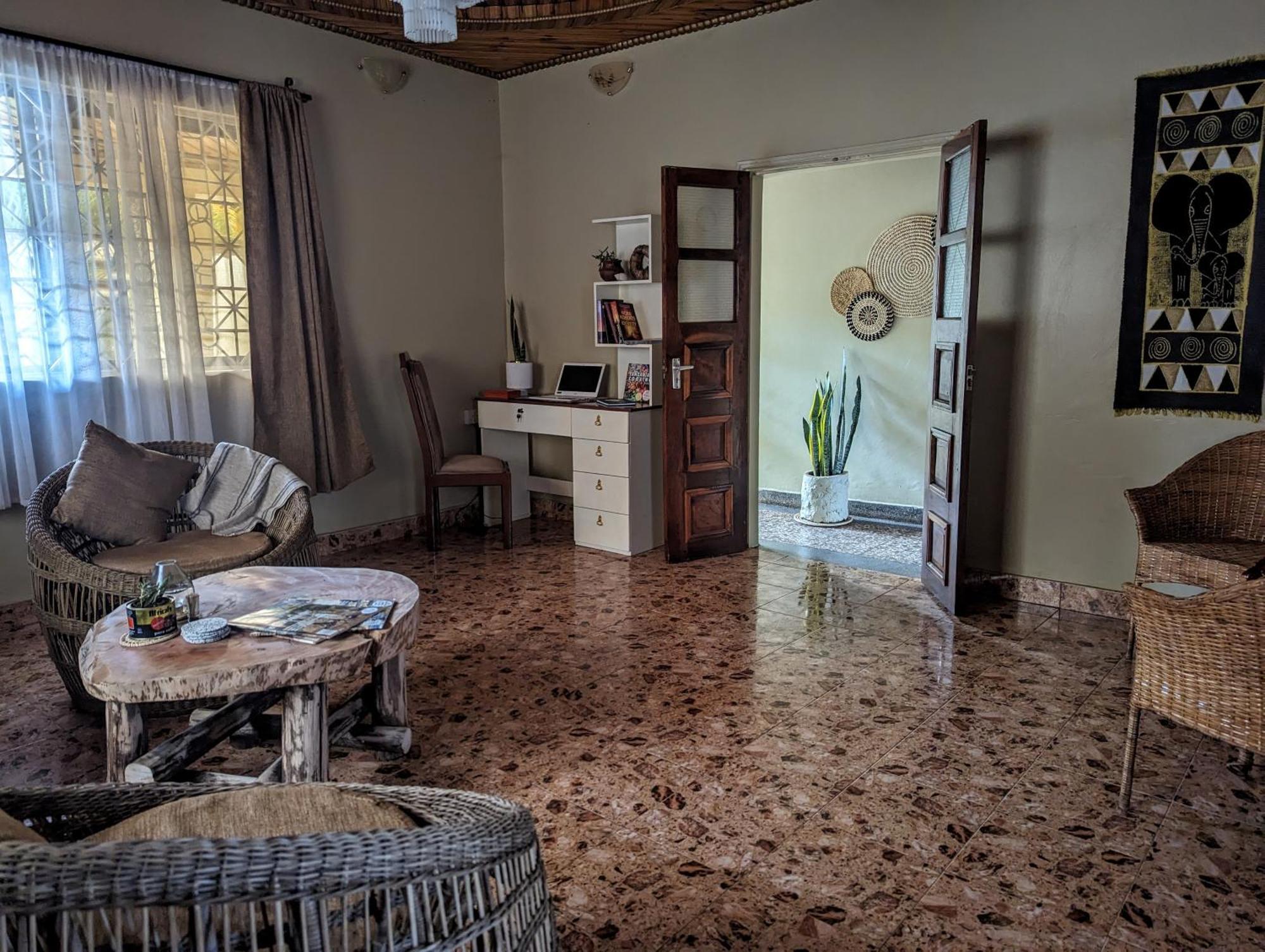 The Lion King Homestay Moshi Luaran gambar
